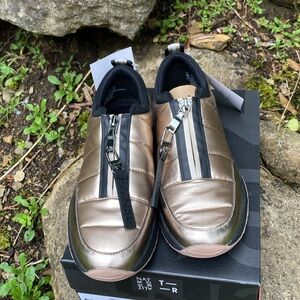 Naturalizer Bronze New with Tags Athletic Shoes Sleek Design